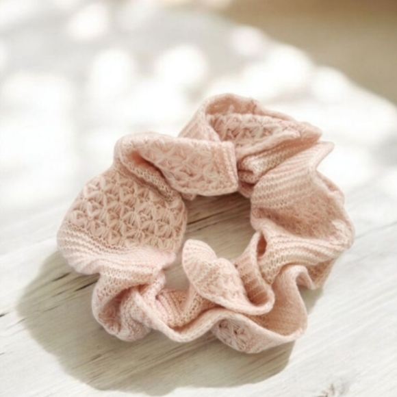 Betsey Johnson Scarf - Picture 1 of 6